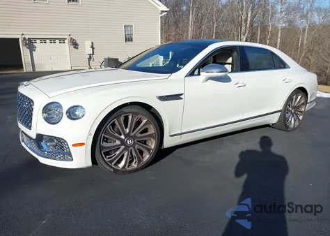 2022 Bentley Flying Spur V8 z USA, uszkodzony, nr VIN SCBBG6ZG8NC003342